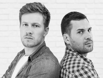 Ciò che rende un amore estivo indimenticabile è la sua essenza effimera, fatta di notti stellate e promesse sussurrate al vento, anche se destinate a svanire