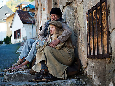 A father and his daughter experiencing homelessness on the street