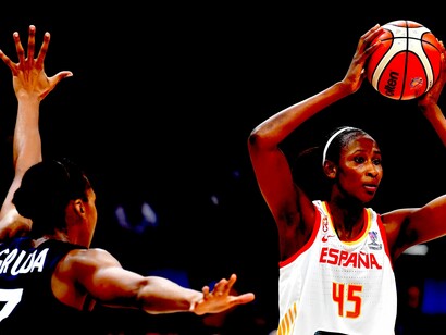Astou Ndour, MVP del torneo, en un trance de la final contra Francia