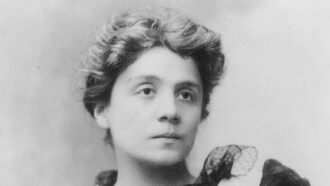 Foto dell'attrice Eleonora Duse,  l’attrice più celebre della sua epoca, per la quale lo status di “primadonna” trascendeva la persona ed i ruoli, trasformandosi in un’aura la cui eco è percepibile ancora oggi