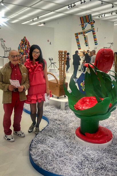 Louis Durot avec son agent artistique Kim Chi Pho. Je suis un artiste, par conséquent ma position résulte de ma vie d’artiste au milieu de gens qui sont aussi des artistes