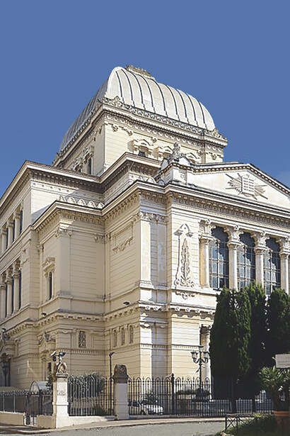The Tempio Maggiore in Rome, seen from the Lungotevere de Cenci, Italy
