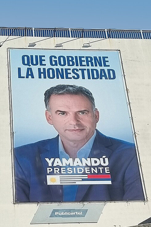 Cartelería de campaña de Yamandú Orsi,  candidato presidencial del Frente Amplio en las elecciones uruguayas de 2024 