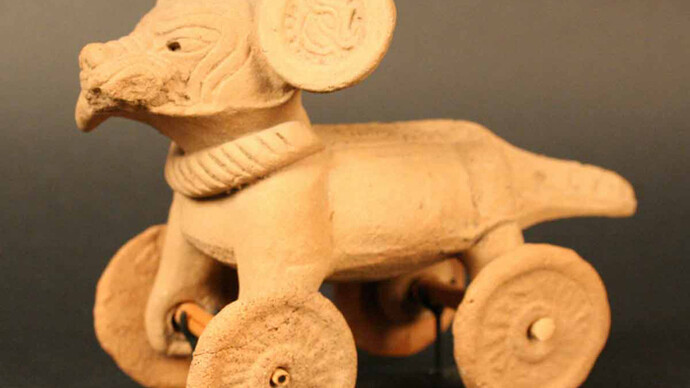 Figura zoomorfa: perro

Materiales: Cerámica

Clásico Tardío 600- 900 d.C. Estilo Nopiloa, fase II o III.

Medidas: 107 mm de alto x 171 mm de largo x 87 mm de ancho