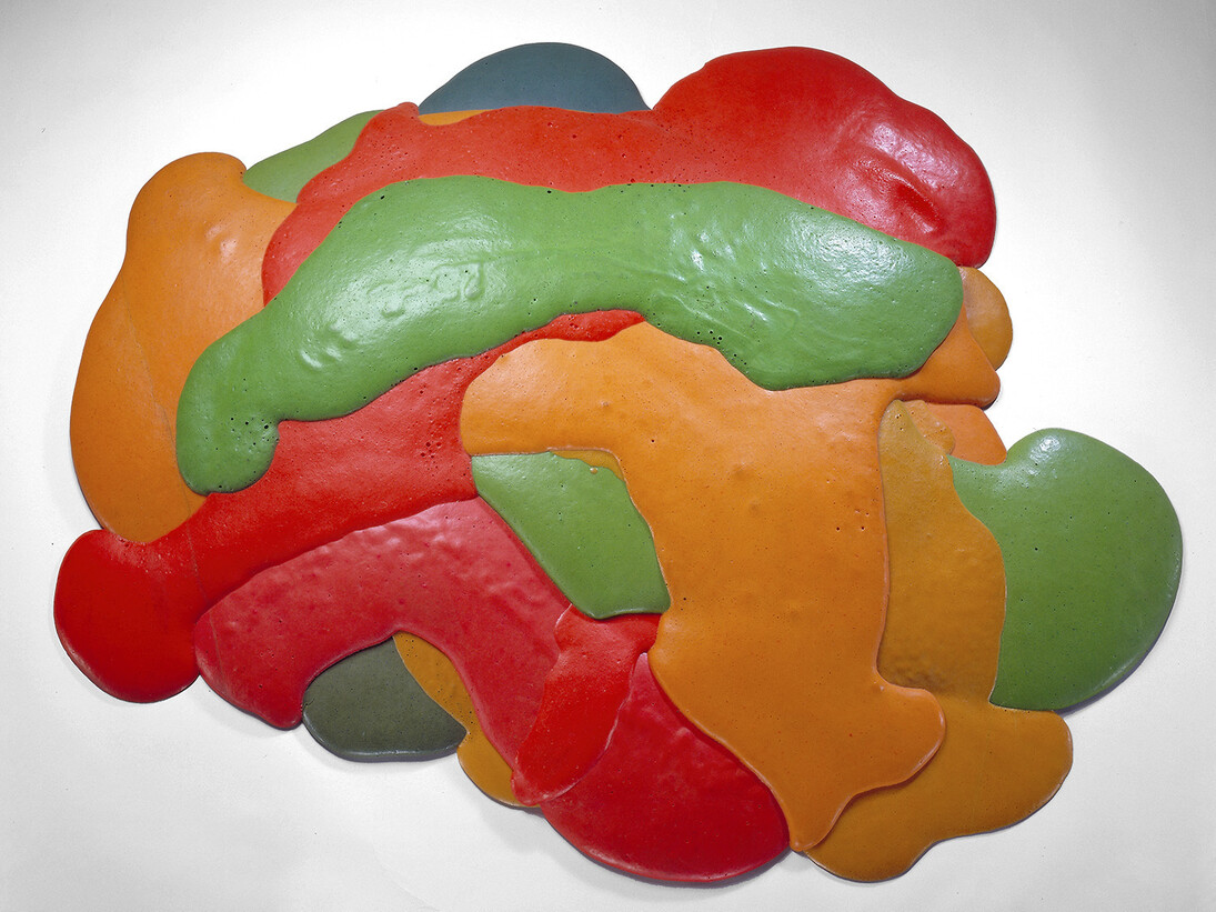 Lynda Benglis, Nigth Sherbert A, 1968. Dayglo pigment, phosphorescence and poured polyurethane
foam. Image: Courtesy the artist and Cheim & Read, New York