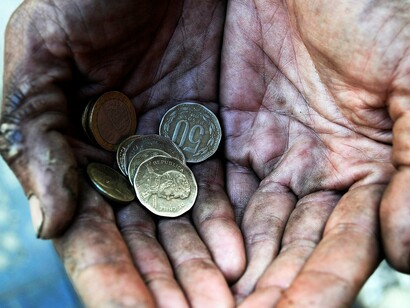 Con unos pocos pesos en las manos