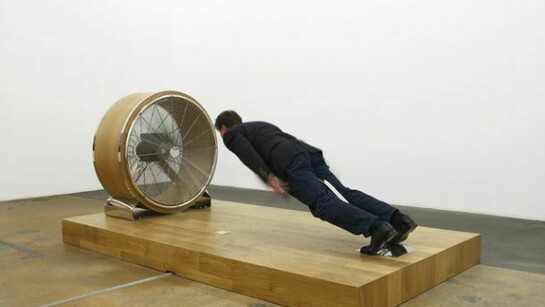 Philippe Ramette, artiste français né en 1961, A Contre-Courant (Hommage à Buster Keaton, utilisation), 2008, Photographie: Marc Domage, Courtesy Galerie Xippas © Philippe Ramette, ADAGP, Paris 2013