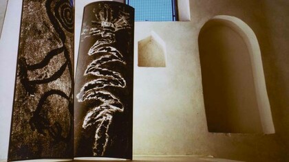 Mariella Busi De Logu, Il luogo degli Dei, 1984, acrilico e ferro su vetroresina