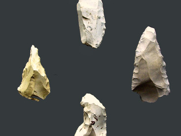 Artefatti del periodo musteriano, simili a quelli rinvenuti nella grotta Üçağızlı II