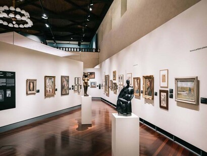 Various artists, École de Paris. Artists from Bohemia and Interwar Paris, exhibition view. Courtesy of National Gallery