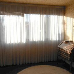 Isidore Hibou, Monuments Nationaux #53, 2013, photographie trouvée/collectée, 20 x 20 cm