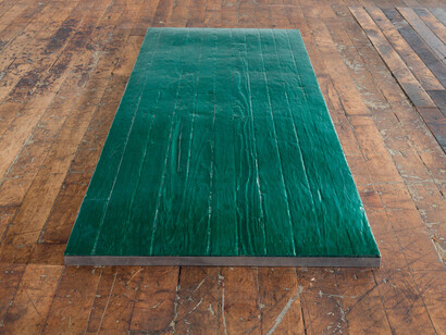 Alex Hay
Untitled (plank)
1966
paint on casting resin on aluminum structure
1 1/4 x 27 x 75 inches
(3.2 x 68.6 x 190.5 cm). Images courtesy the artist and Peter Freeman, Inc
