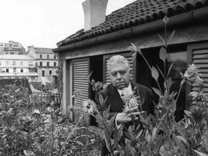 Eugenio Montale nel suo terrazzo