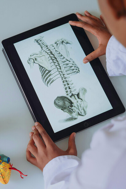 O conceito de affordances destaca como as características físicas de objetos e ambientes podem influenciar as ações e percepções dos indivíduos