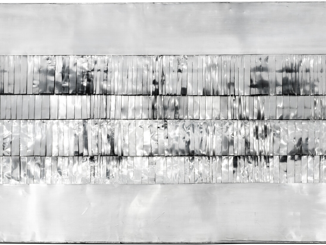 Heinz  Mack, Schlitz-Reliefe, 1960, dettaglio, aluminium on wood, 48 × 100 × 5,5 cm. Photo Axel Schmidt, Courtesy Cortesi Gallery
