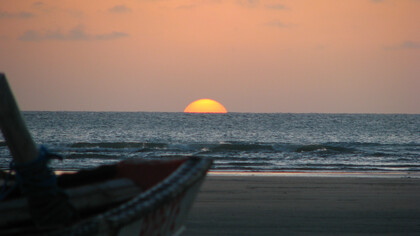 Ao longo de sua trajetória diurna infinita, o sol já testemunhou milhares de nascimentos e mortes