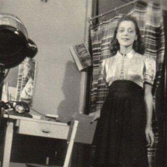 Une femme de valeur. Courtesy of Musée de la Banque du Canada