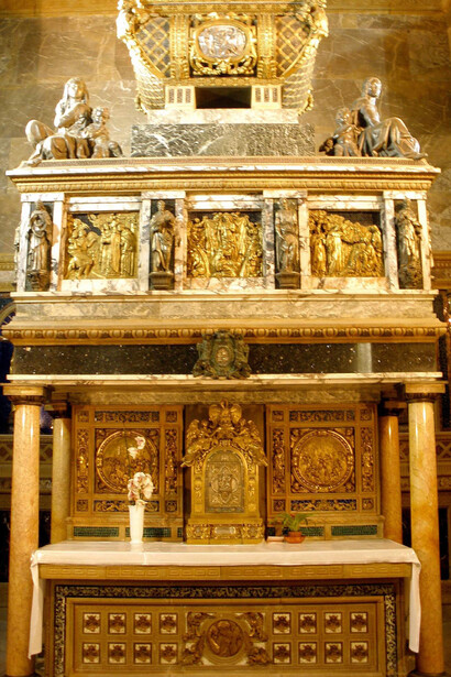 Sepulcro de san Juan de la Cruz, Convento de los carmelitas descalzos, Segovia, España