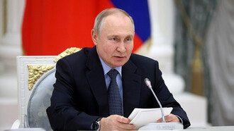 Il presidente russo Vladimir Putin in un incontro con i rappresentanti dell'industria aeronautica (2023)