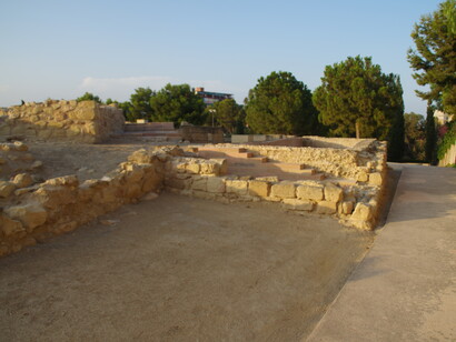 Posteriormente, centró su atención en la parte superior del yacimiento, donde encontró un tramo de muralla. Alicante, yacimiento arqueológico de Lucentum