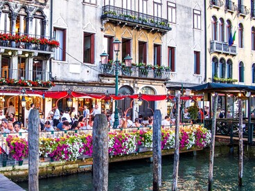 Caffé Omnibus, esterno. Venezia, Italia