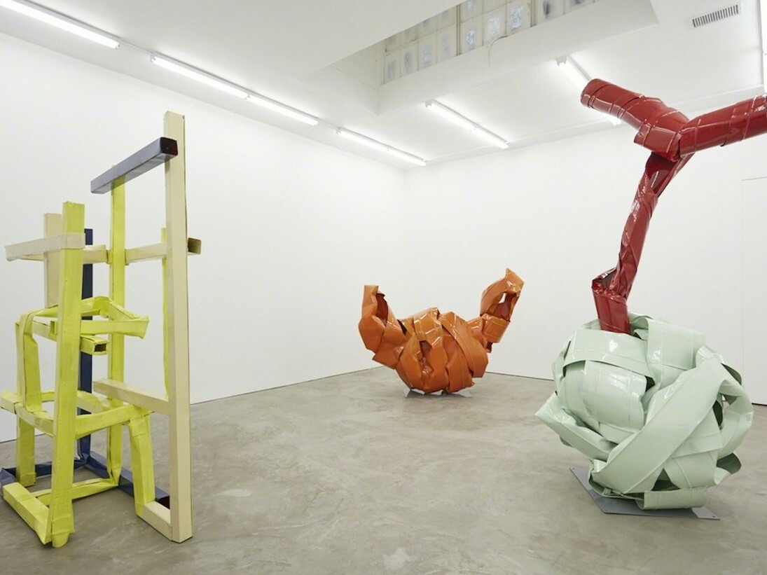 Siempre Sculpture, Exhibition view. Courtesy of Mier Gallery 