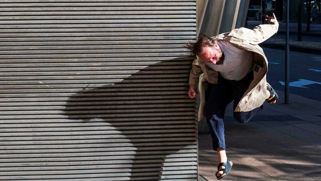 Valerie Schmidt, Bild aus der Serie „Claus stolpert“, 2018. Mit freundlicher genehmigung der Staatsgalerie Stuttgart
