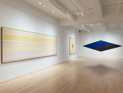 Kenneth Noland, Centennial exhibition, exhibition view. Courtesy of Yares Art