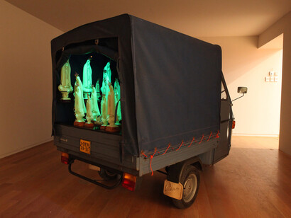 Joana Vasconcelos, www.fatimashop, 2002. Courtesy of Museo Picasso Málaga