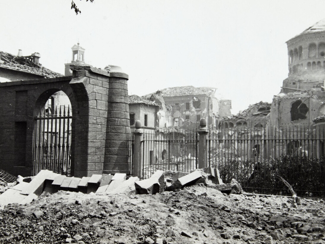 Sant'Ambrogio dopo i bombardamenti. Courtesy of Palazzo Morando