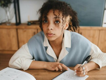 Estudante de inglês. Não vou nem me aprofundar aqui nas vantagens que se estendem também para a vida profissional, que são inúmeras e já são extremamente divulgadas e relembradas a todo momento. Porque além do quesito profissional, entendo que o impacto social e pessoal é ainda mais importante, é o que de fato gera valor na nossa vida