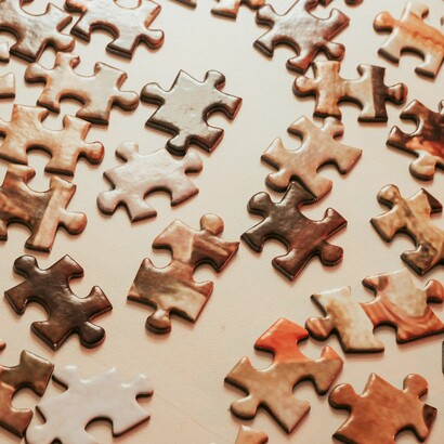 Guardare la propria esistenza come un puzzle permette di trasformare il passato in orientamento e il futuro in scelta consapevole
