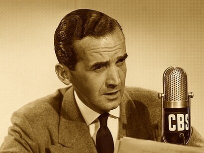 Edward R. Murrow (1908-1965) fue uno de los grandes periodistas de los años cuarenta y cincuenta en EE.UU: su resistencia a la paranoia anticomunista está reflejada en la película «Buenas noches y buena suerte» (G. Clooney, 2005)