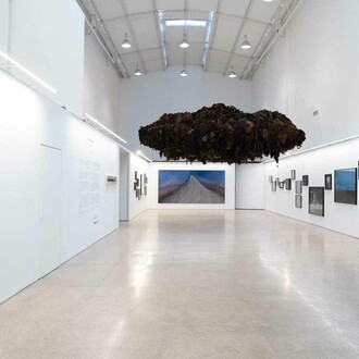 Laura Ferro, Lana negra, vista de exhibición. Cortesía de la Fundación Larivière