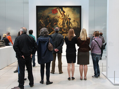 L'opera di Delacroix "La libertà che guida il popolo", (1940). L'arte e la denuncia della guerra nel corso dei secoli: un viaggio attraverso i capolavori degli artisti più celebri