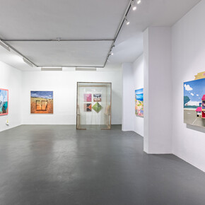 Various artists, Gravitational carnation, exhibition view. Courtesy of Pilot Gallery