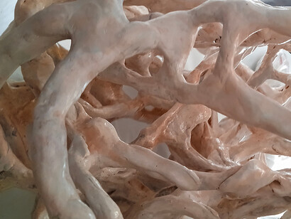 Fillinne, artiste peintre et plasticienne. Son multilinguisme lui ouvre des portails, façon de parler : c’est une Françoise Sagan de la peinture et de l’art dramatique