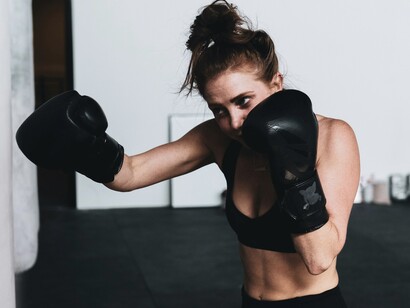 Una obsesión con hacer deporte, motivada por alcanzar ciertos estándares de belleza, puede ser tan negativa en nuestra salud mental como otros métodos extremistas