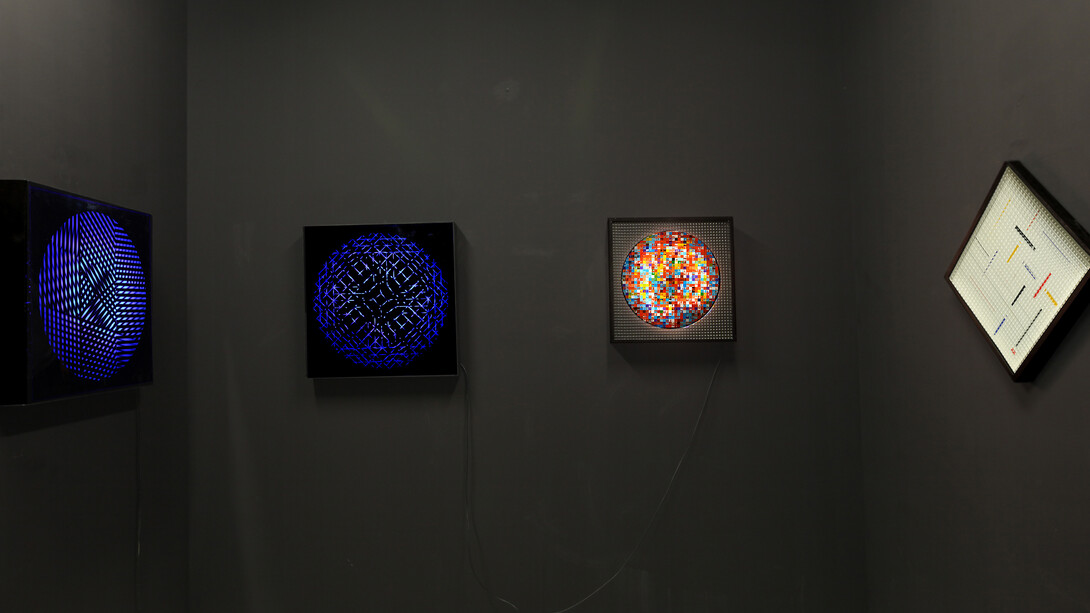 Grazia Varisco, Filo rosso 1960_2015, installation view (Schemi luminosi Variabili e Reticolo Frangibile), Cortesi Gallery, Lugano, photo by Bruno Bani