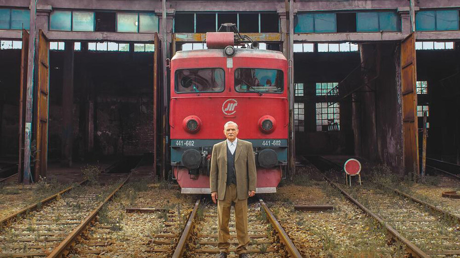 O Diário de um Maquinista explora a introspecção de um maquinista marcado por tragédias involuntárias e contrasta o humor com o drama para refletir sobre a vida, a morte e os medos que carregamos