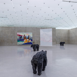 Małgorzata Mirga-Tas, Tełe ćerhenia jekh jag (Unter dem bestirnten himmel brennt ein feuer), ausstellungsansicht. Mit freundlicher genehmigung des Kunsthaus Bregenz