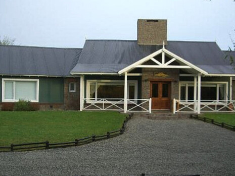 Entre los elementos que consideraron más relevantes, los fiscales señalaron que las empresas de Lázaro Báez ganaban licitaciones con presupuestos idénticos a los oficiales, lo que sugeriría falta de competencia. Hotel Los Sauces, El Calafate, Santa Cruz, Argentina