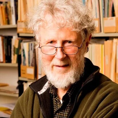 James Flynn no creía que existieran diferencias genéticas en la inteligencia entre las razas; argumentaba que la inteligencia está influenciada por factores ambientales que se correlacionan con el estatus socioeconómico