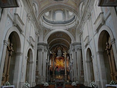 Interior da igreja do Santuário do Bom Jesus do Monte, Braga, Portugal