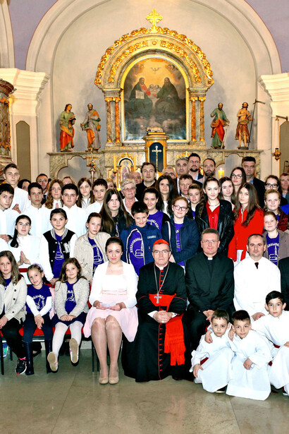 Members of the Parish of the Holy Trinity with Archbishop Josip Bozanić and the priest Marijan Kušenić