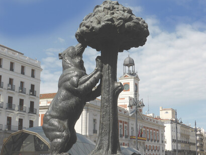 La estatua del oso y el madroño en la Puerta del Sol, Madrid, España
