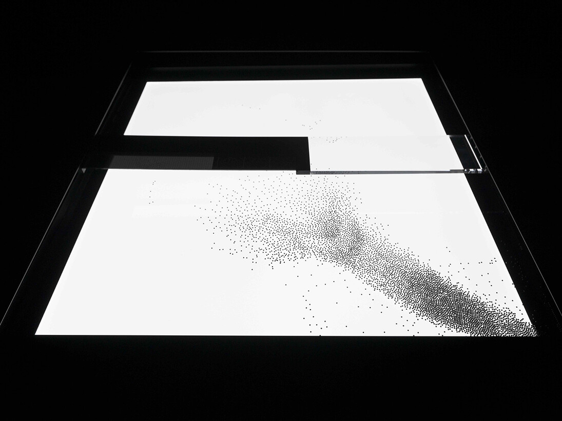 Ryoji Ikeda, supersymmetry (experiment), copyright Ryoji Ikeda, 2014. Photo: Ryuichi Maruo