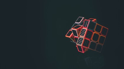 Secondo i principi della complessità generalizzata ciò che va ricercato sono le forme in cui si esprimono le relazioni organizzative tra ordine e disordine