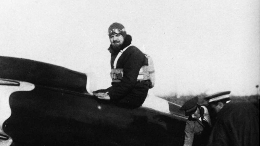 Italo Balbo sale sull'aeroplano Nuvoli N.3
