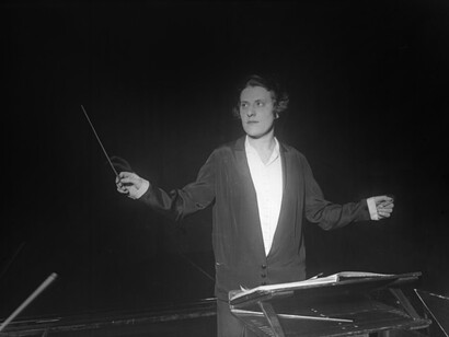 Antonia Brico. Gli uomini non si lasceranno mai dirigere da una donna, dissero ad Antonia, insieme a sorrisi beffardi, di fronte alla sua follia di voler dirigere un'orchestra